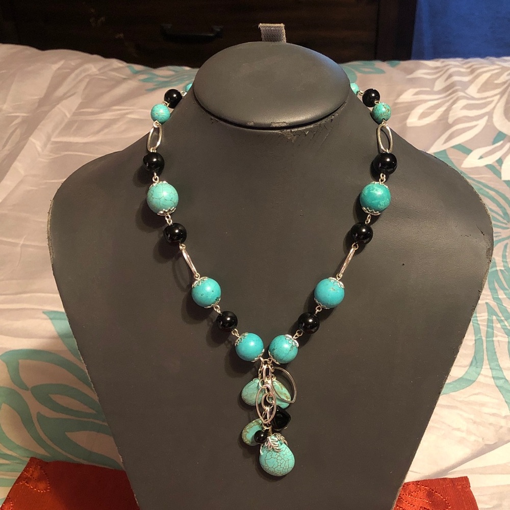 Elegant Turquoise and Black Beaded Necklace